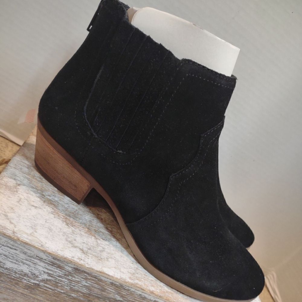Bass Black Suede Booties Size 7.5. A10